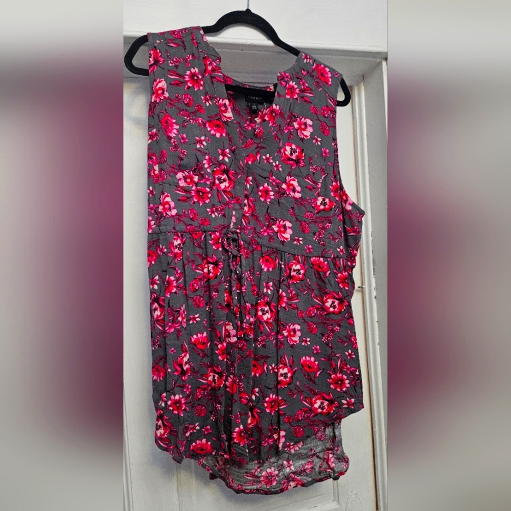 Torrid Floral Sleeveless Blouse - Gray and Pink